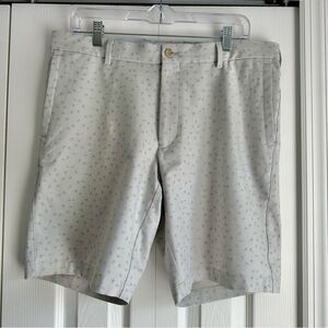 Peter Millar Men’s Golf Shorts Light Gray Patterned  Size 33 Performance Shorts